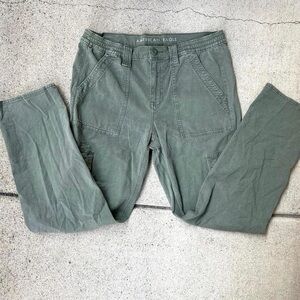 Green baggy cargo pants with pockets
